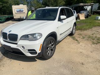 2012 BMW X5 - Exterior Front Left Corner Image